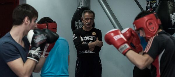 Алик Тедеев со своими воспитанниками. - Sputnik Хуссар Ирыстон