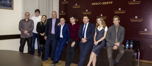 Участники фильма Соврешь-умрешь и югоосетинские журналисты. Участники фильма Соврешь-умрешь и югоосетинские журналисты. - Sputnik Южная Осетия