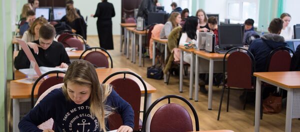 Студенты в библиотеке. - Sputnik Южная Осетия