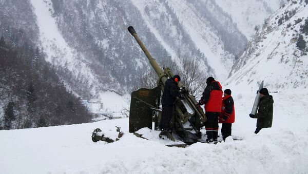 На заблокированном участке Транскама обстреливают лавинные очаги - Sputnik Хуссар Ирыстон