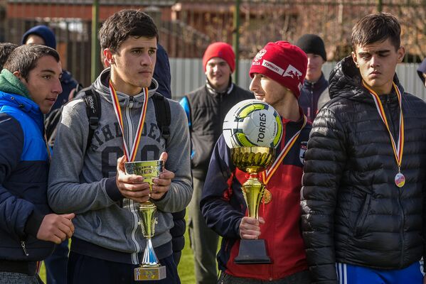 В результате на первое место вышла команда 5-й школы, второе место досталось гимназии Рухс, третье место получила команда 2-й школы. - Sputnik Южная Осетия