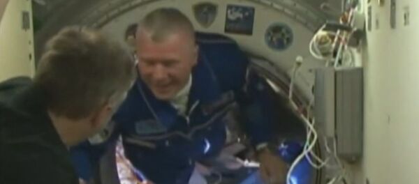 Встреча на орбите: экипаж корабля Союз МС-03 перешел на МКС Встреча на орбите: экипаж корабля Союз МС-03 перешел на МКС - Sputnik Южная Осетия