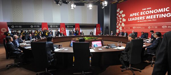 Президент РФ Владимир Путин принимает участие в заседании лидеров экономик саммита АТЭС в Лиме Президент РФ Владимир Путин принимает участие в заседании лидеров экономик саммита АТЭС в Лиме - Sputnik Южная Осетия