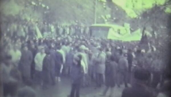 Толпа грузинских националистов у въезда в Цхинвал - Sputnik Южная Осетия
