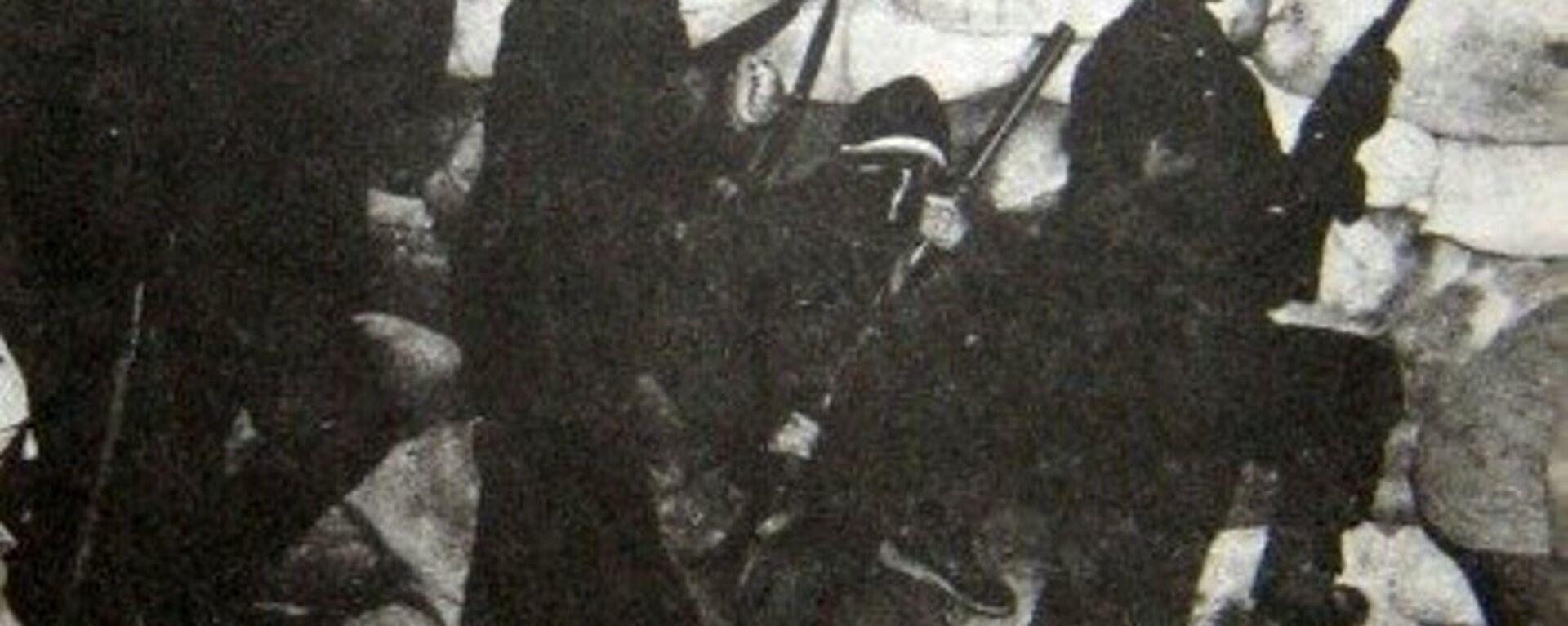 Защитники Цхинвала на баррикаде  - Sputnik Южная Осетия, 1920, 06.01.2024