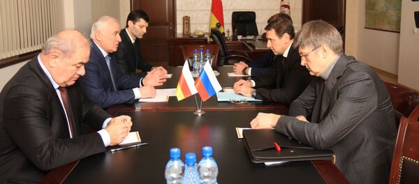 Леонид Тибилов и Олег Говорун Леонид Тибилов и Олег Говорун - Sputnik Южная Осетия