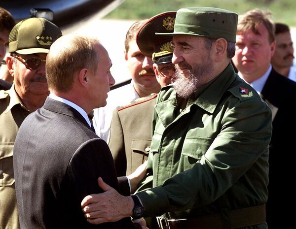 Президент России Владимир Путин и президент Кубы Фидель Кастро в Варадеро. 17 декабря 2000 - Sputnik Южная Осетия