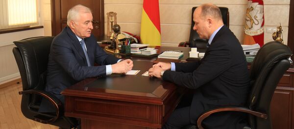 Леонид Тибилов и Виктор Шаргаев Леонид Тибилов и Виктор Шаргаев - Sputnik Южная Осетия