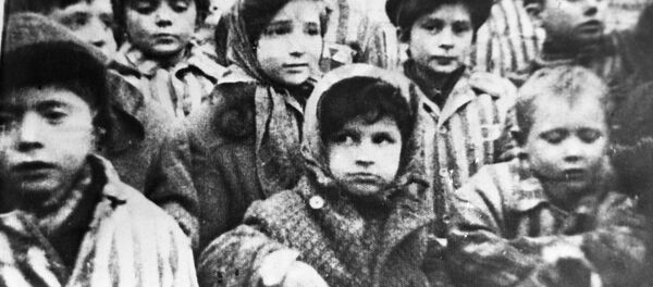 Дети освобожденные из лагеря Освенцим - Sputnik Южная Осетия