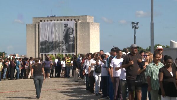 Тысячи кубинцев выстроились в очередь для прощания с Фиделем Кастро в Гаване - Sputnik Южная Осетия