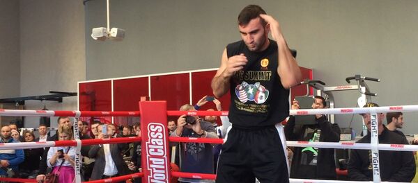 Мурат Гассиев и Денис Лебедев провели открытую тренировку Мурат Гассиев и Денис Лебедев провели открытую тренировку - Sputnik Южная Осетия