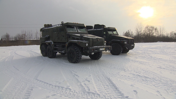 Новый 12-тонный бронемобиль &quot;Патруль&quot;: тестирование в условиях снега - Sputnik Южная Осетия