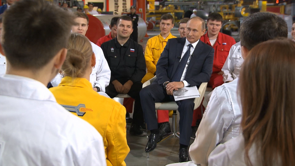 Путин ответил на вопросы о мечте, увлечениях и о том, кто такой Путин - Sputnik Южная Осетия