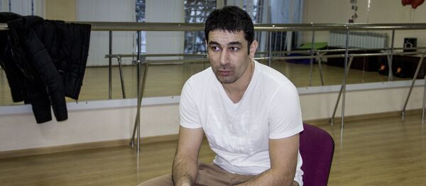 Григорий Мамиев и юные актеры Григорий Мамиев и юные актеры - Sputnik Южная Осетия