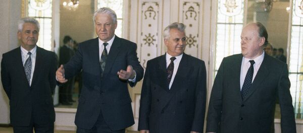 Борис Ельцин, Леонид Кравчук, Станислав Шушкевич Борис Ельцин, Леонид Кравчук, Станислав Шушкевич - Sputnik Южная Осетия