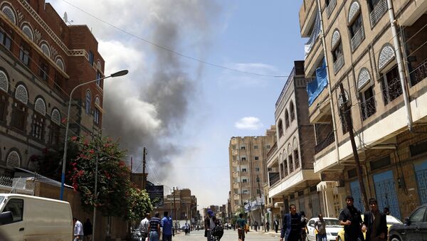 Дым над зданием резиденции экс-президента Йемена - Sputnik Южная Осетия