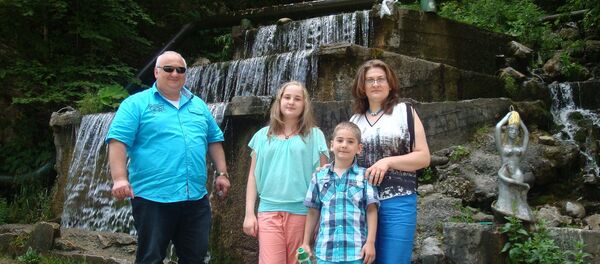 Радион Пухаев с семьей - Sputnik Южная Осетия