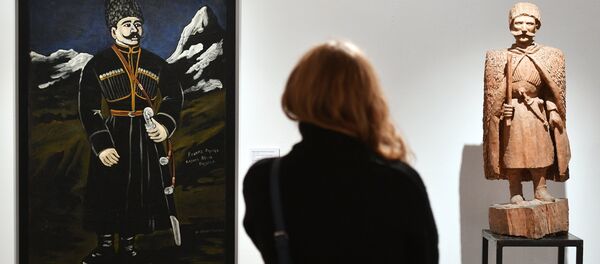 Посетительница на выставке в Московском музее современного искусства - Sputnik Хуссар Ирыстон