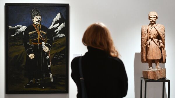 Посетительница на выставке в Московском музее современного искусства - Sputnik Хуссар Ирыстон