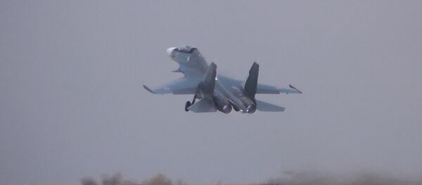 Истребители Су-30СМ в небе над Крымом. Кадры тренировочного полета - Sputnik Южная Осетия