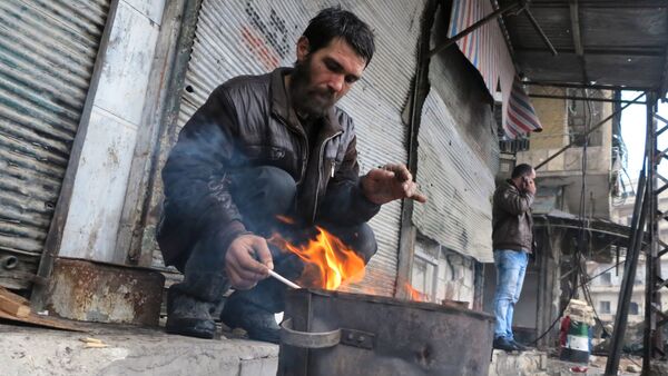 Жители в освобожденном квартале восточного Алеппо - Sputnik Южная Осетия