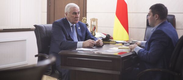 Президент Республики Южная Осетия Леонид Тибилов Президент Республики Южная Осетия Леонид Тибилов - Sputnik Южная Осетия