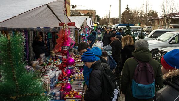 Новогодний рынок в Цхинвале. - Sputnik Южная Осетия