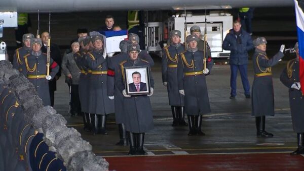 В Москве встретили самолет с телом посла России в Турции Андрея Карлова - Sputnik Южная Осетия
