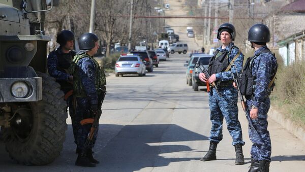 Сотрудники полиции на месте проведения контртеррористической операции - Sputnik Южная Осетия