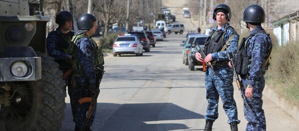 Сотрудники полиции на месте проведения контртеррористической операции Сотрудники полиции на месте проведения контртеррористической операции - Sputnik Южная Осетия