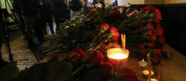 Цветы в память о погибших в крушении самолета Ту-154 Минобороны РФ Цветы в память о погибших в крушении самолета Ту-154 Минобороны РФ - Sputnik Южная Осетия