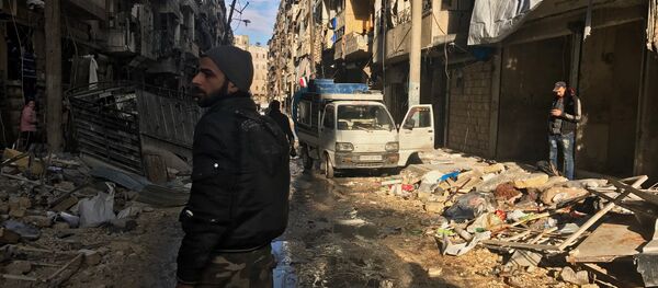 Боец сирийской армии на улице восточного квартала Алеппо Боец сирийской армии на улице восточного квартала Алеппо - Sputnik Южная Осетия