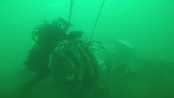 Работа водолазов МЧС РФ по поиску под водой и подъему фрагментов Ту-154 - Sputnik Южная Осетия