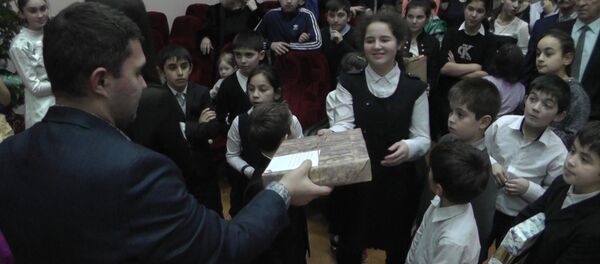 Елка доброты пришла в Дзаускую школу-интернат Елка доброты пришла в Дзаускую школу-интернат - Sputnik Южная Осетия