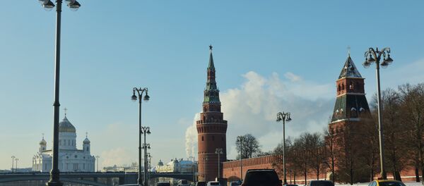 Кремлевская набережная в Москве Кремлевская набережная в Москве - Sputnik Южная Осетия