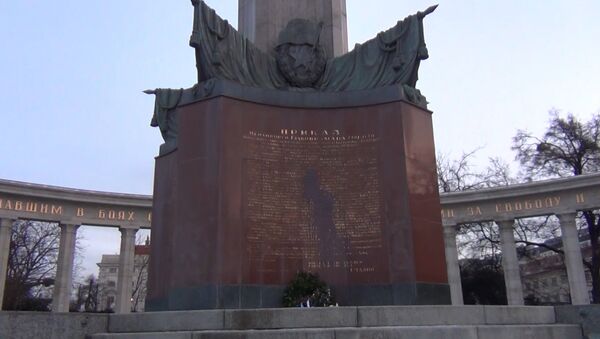 Оскверненный памятник в центре Вены - Sputnik Южная Осетия