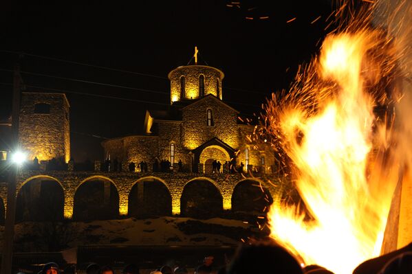 В Крещенскую ночь монастырь неизменно остается самым популярным местом паломничества - Sputnik Южная Осетия