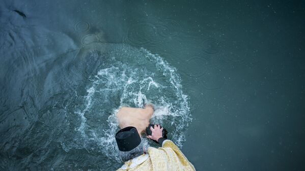 Крещение в реке Лиахва - Sputnik Южная Осетия