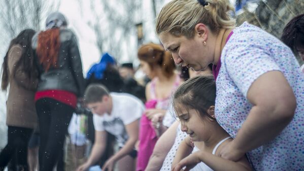 Всего Крещение в праздничный день приняли около 50 человек - Sputnik Южная Осетия