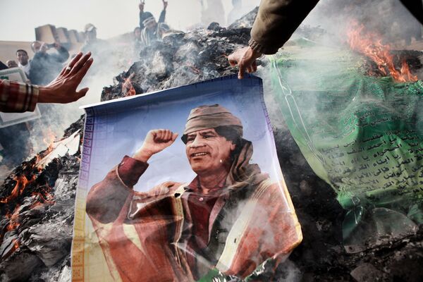 Плакат Муамара Каддафи - Sputnik Южная Осетия