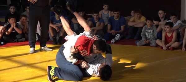 Олимпийский десант провел в Цхинвале мастер-класс по вольной борьбе Олимпийский десант провел в Цхинвале мастер-класс по вольной борьбе - Sputnik Южная Осетия
