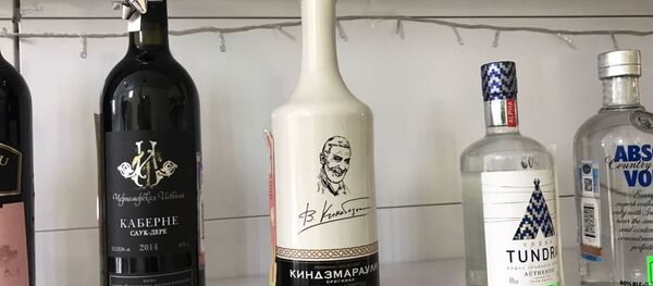 Полка в алкомаркете Полка в алкомаркете - Sputnik Южная Осетия