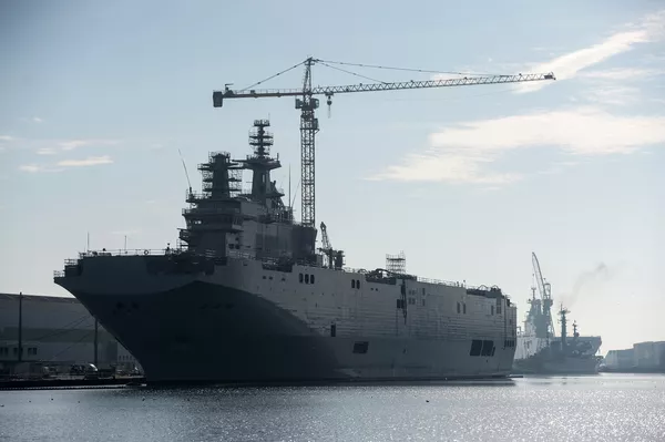 Второй вертолетоносец типа Мистраль спущен на воду во Франции - Sputnik Южная Осетия