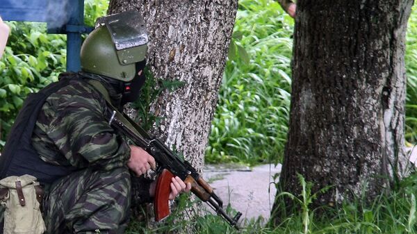 Сотрудники правоохранительных органов проводят спецоперацию по задержанию группы боевиков в Нальчике - Sputnik Южная Осетия