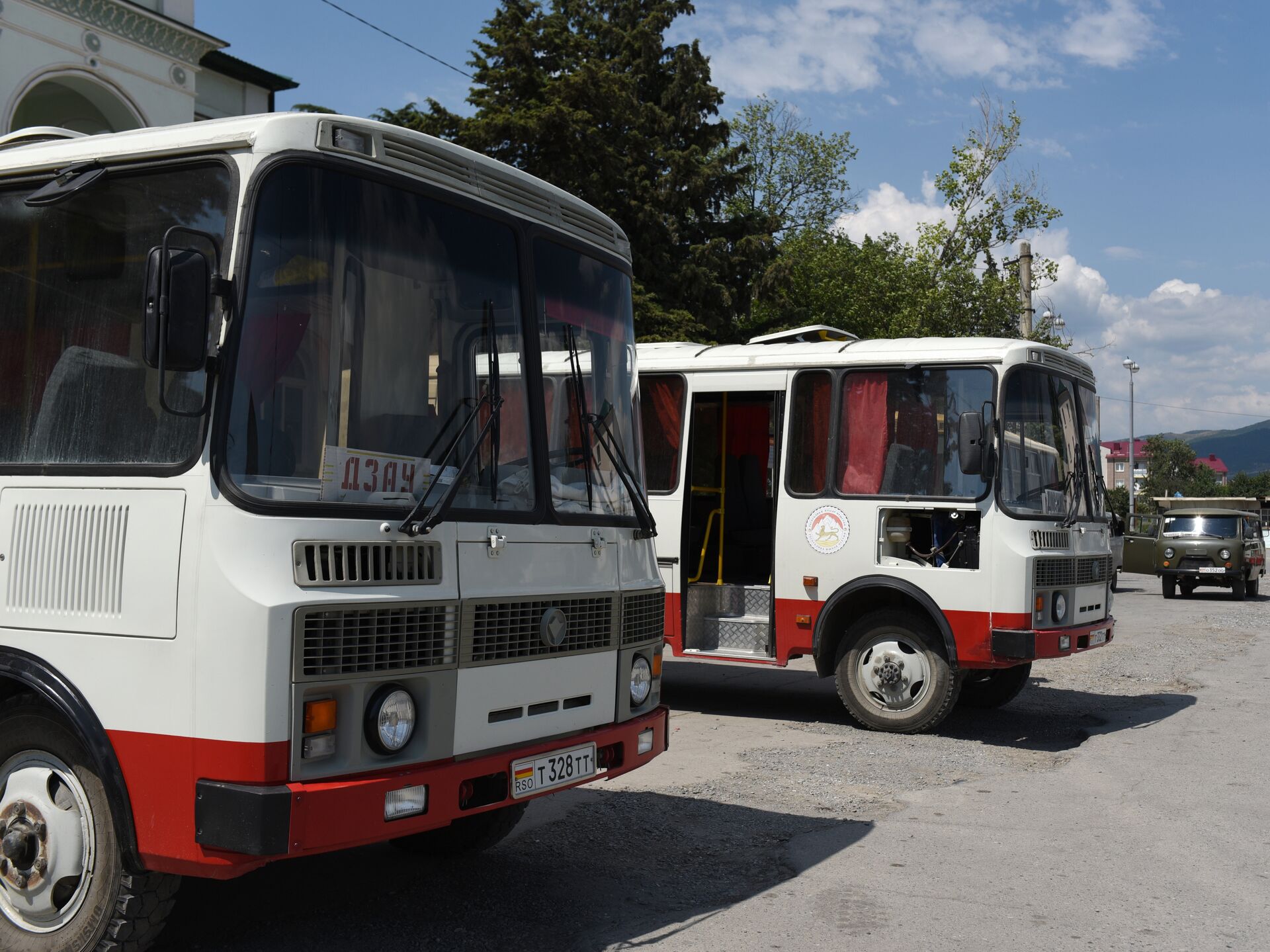 Зарплата в осетии. Автовокзал Цхинвал. Автобусы Цхинвала. Общественный транспорт Цхинвал. Автобусы в Южной Осетии.