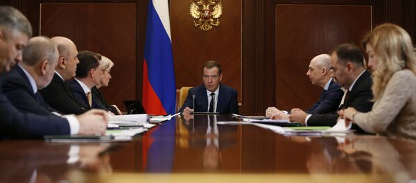 Премьер-министр РФ Д. Медведев провел совещание о страховых взносах во внебюджетные фонды Премьер-министр РФ Д. Медведев провел совещание о страховых взносах во внебюджетные фонды - Sputnik Южная Осетия