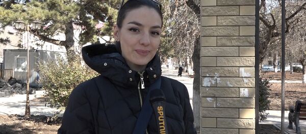 Женщины в Цхинвале на 8 марта хотят внимания, мужчины готовы дарить парфюм Женщины в Цхинвале на 8 марта хотят внимания, мужчины готовы дарить парфюм - Sputnik Южная Осетия