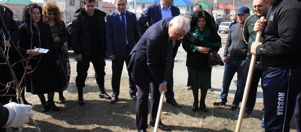 Экологическая акция в микрорайоне Московский Экологическая акция в микрорайоне Московский - Sputnik Хуссар Ирыстон