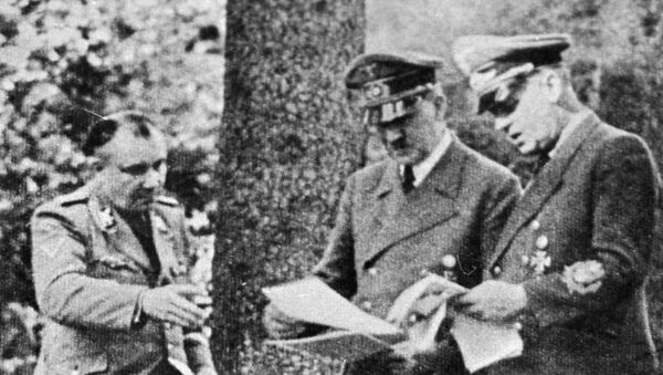 Мартин Борман и Адольф Гитлер - Sputnik Южная Осетия