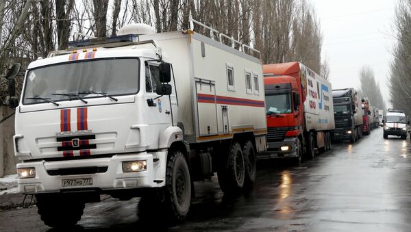 Автомобили МЧС России с гуманитарным грузом для жителей Донбасса - Sputnik Южная Осетия